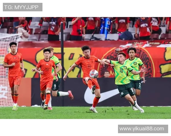 中国U22足球队迎战澳大利亚队全力争胜展现青春风采