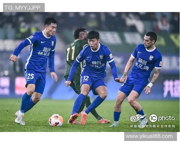 重庆足球队以57分高居大师赛积分榜首位展现强劲实力 重庆足球队以57分高居大师赛积分榜首位展现强劲实力